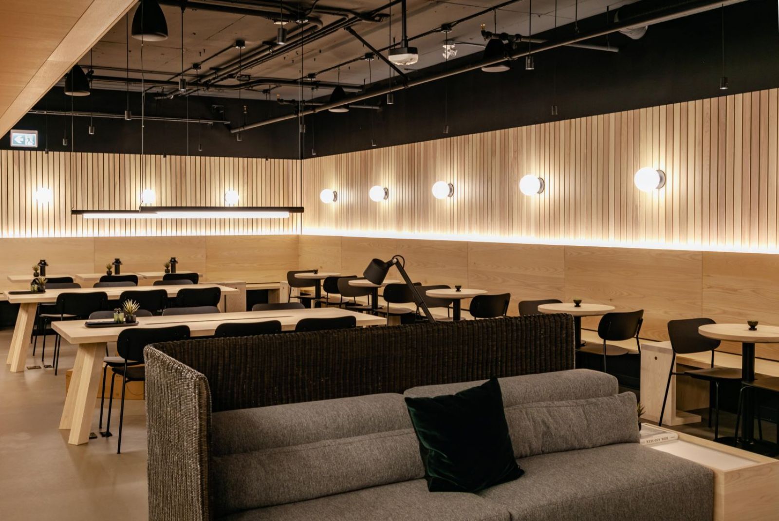 Pavilion Cowork 22 E5 / North America / Canada / Vancouver