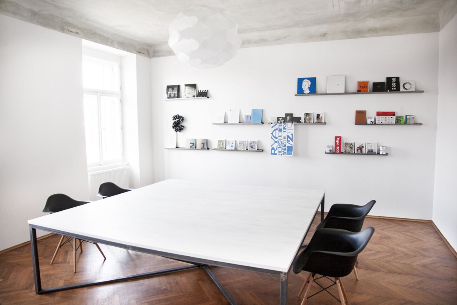 R14 Hub / Europe / Czech Republic / Prague