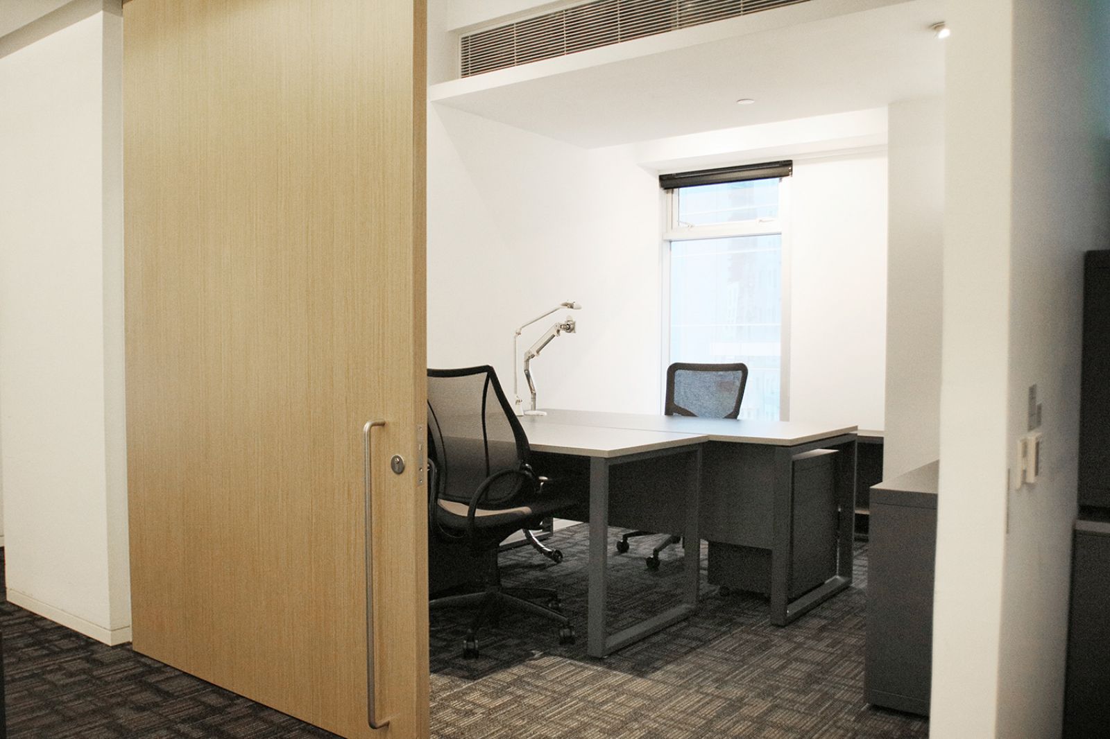 FULLY FURNISHED Designated Desks & Private Offices located in Central / Asia / Hong Kong / Hong Kong