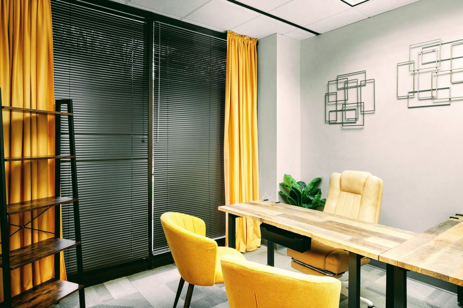 Flex Desk or Office Within Elite Business Center for Entrepreneurs and Hybrid Companies / North America / United States / Georgia