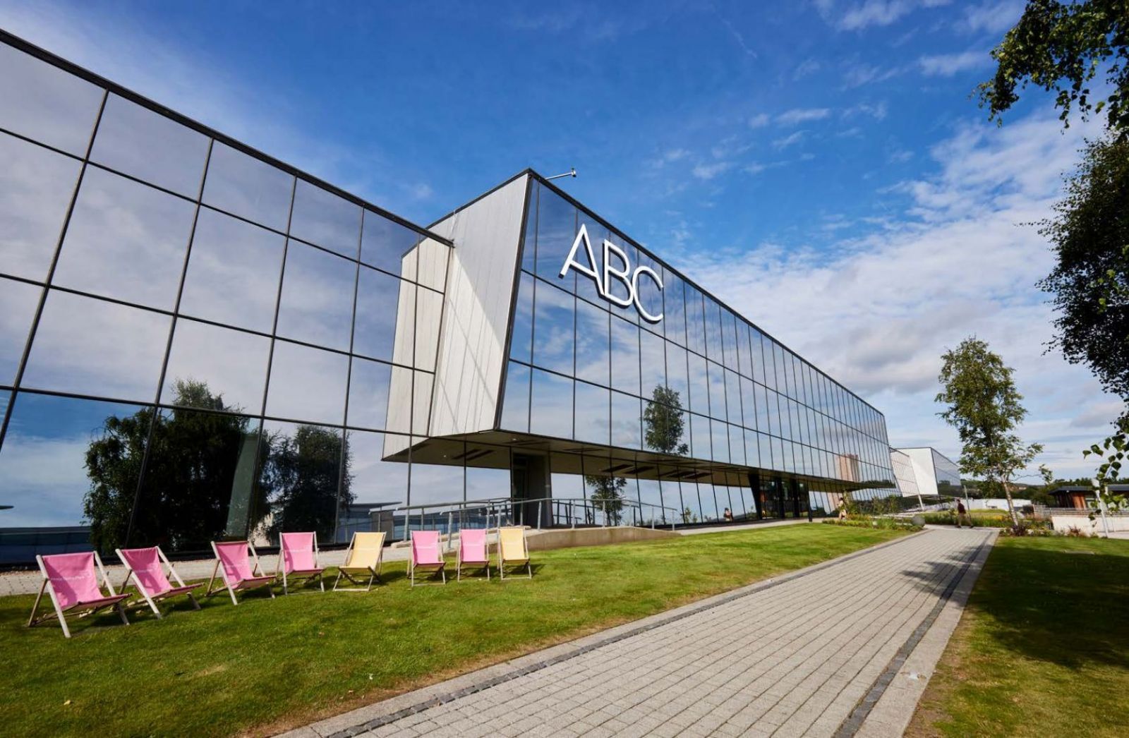 2-Work White Rose Park / Europe / United Kingdom / Leeds