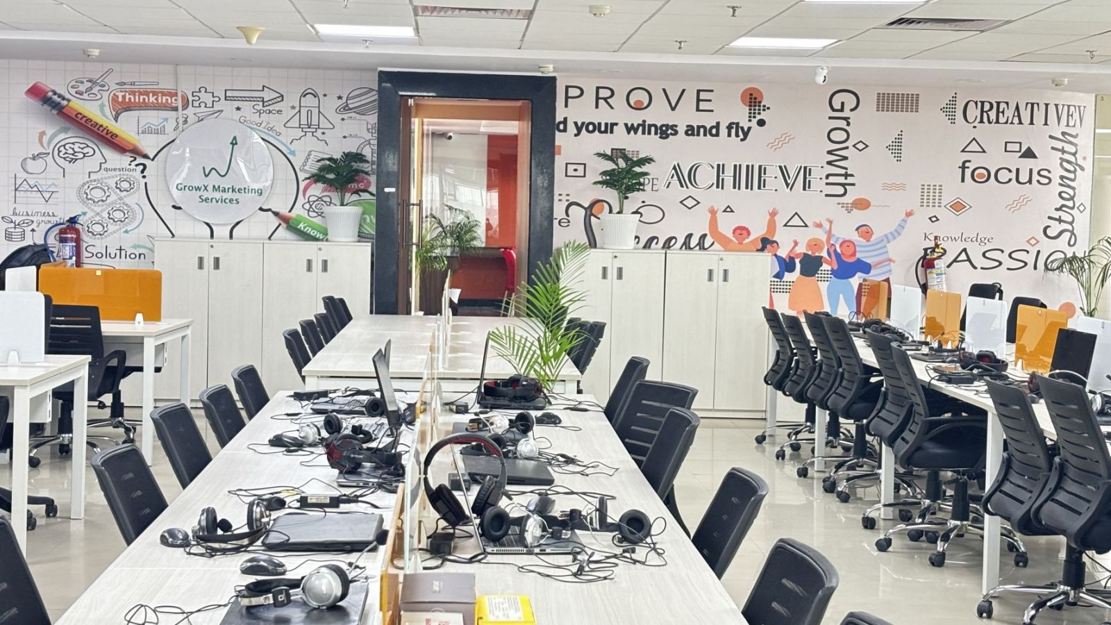 Showffice Coworking Space Lucknow / Asia / India