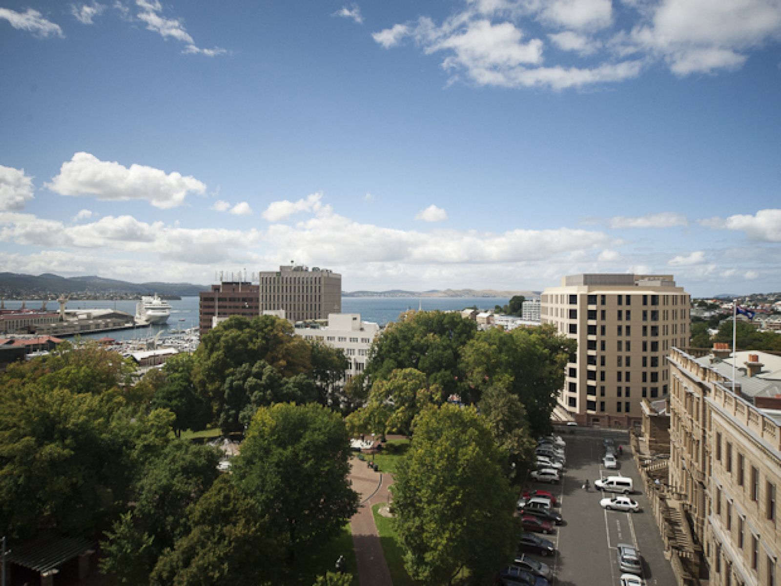 Servcorp Reserve Bank Building / Australia / Tasmania