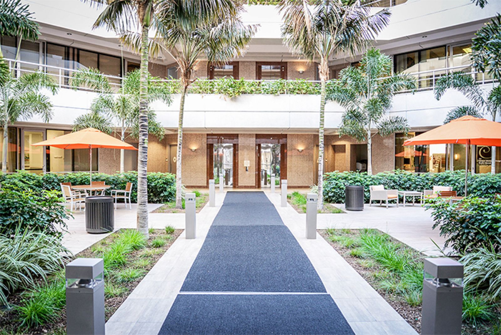 Premier workspaces - Palm Court / North America / United States / California / Irvine