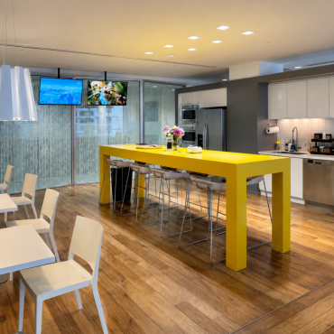 A clean and welcoming kitchen area where members and guests can take a break, enjoy complimentary coffee and tea, and refresh throughout the day. A convenient space for casual conversations and connecting with the Pipeline community.