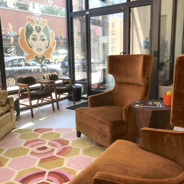 This lounge is front and center in the Colony. Great for waiting guests, coffee meetup or reading...etc.