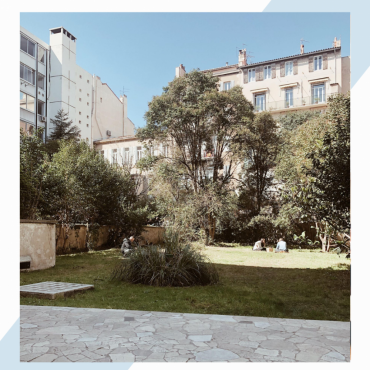 Le jardin, au pied de l'immeuble