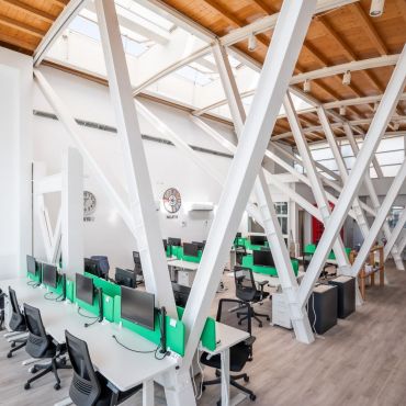 220m2 double height coworking & drop-in room