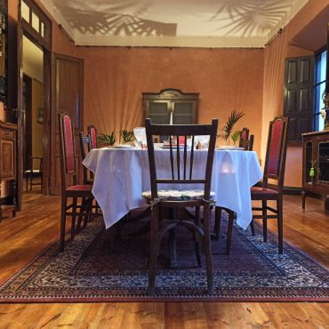 FORMAL DINNING ROOM