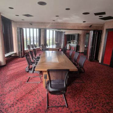 20 Person meeting room with TV