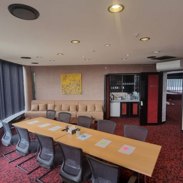 10 Person board room with TV