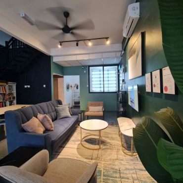 Lounge / collaboration with smart TV