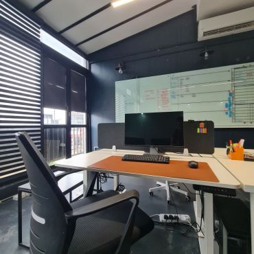 Open working area with PC
