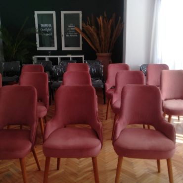 Green Room it seats 20 people maximum and be seated theater style, circle or ushap