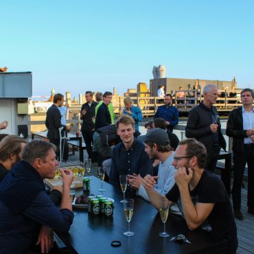 Socialising on the roof terrace 
