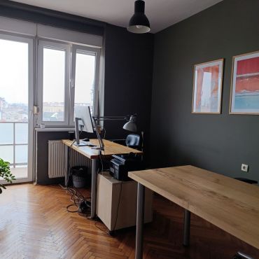 2 desk room