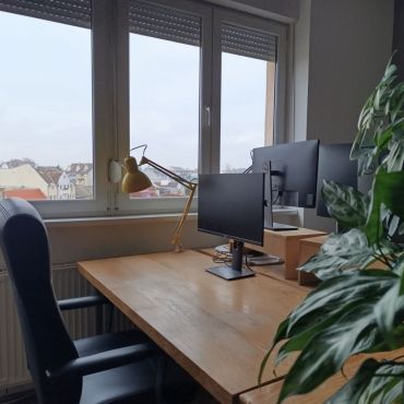 4 desk room
