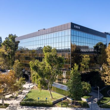 GRAND OPENING DEALS – MODERN TEAM SUITES AND PRIVATE OFFICES AVAILABLE!