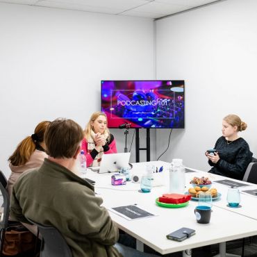 Meeting room/private office 