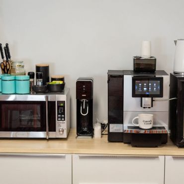 Coffee Machine and kitchen amenities 