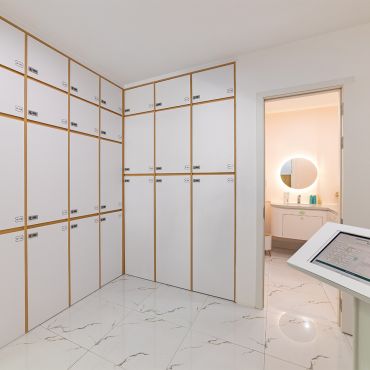 Smart Locker Room
Secure luggage storage area with digital PIN lockers and 24/7 CCTV — ideal for travelers or short-term users.