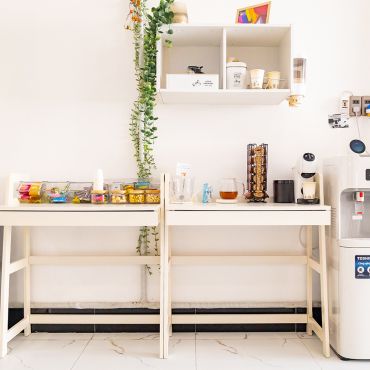 Coffee & Tea & Snack Beverage Station
Free pantry area with coffee machine, tea selection, and light snacks — available for all coworking users.