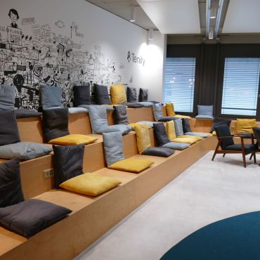 Flexible event space for workshops, meetups, and presentations, accommodating up to 50 participants.