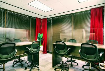 CoWork Space in Elite Atlanta Dunwoody on Perimeter Area Within a Business Center for Entrepreneurs or Hybrid Workers