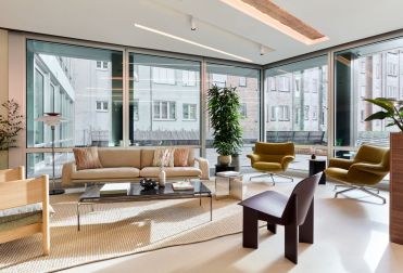 Clockwise by The Louise