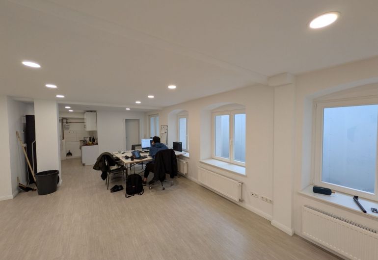 Coworking Space im Aufbau | Fixed Desk ca. 10 m² | Kreatives Umfeld