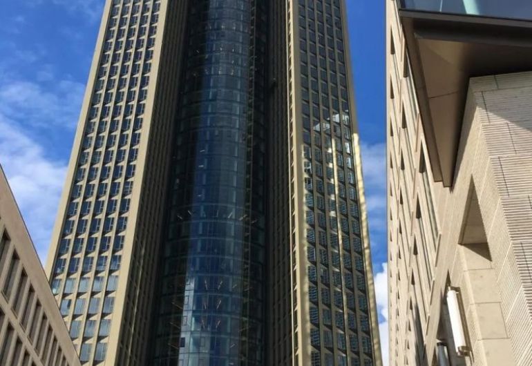 k1 BusinessClub Tower185